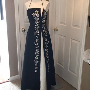 MORGAN & CO FORMAL DRESS. SIZE 3/4